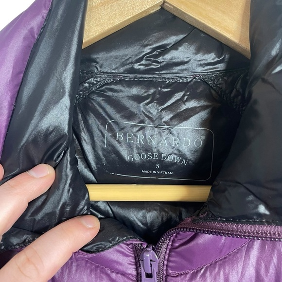 Bernardo Women’s Goose Down Packable Puffer Vest in Purple Size S - Picture 3 of 6